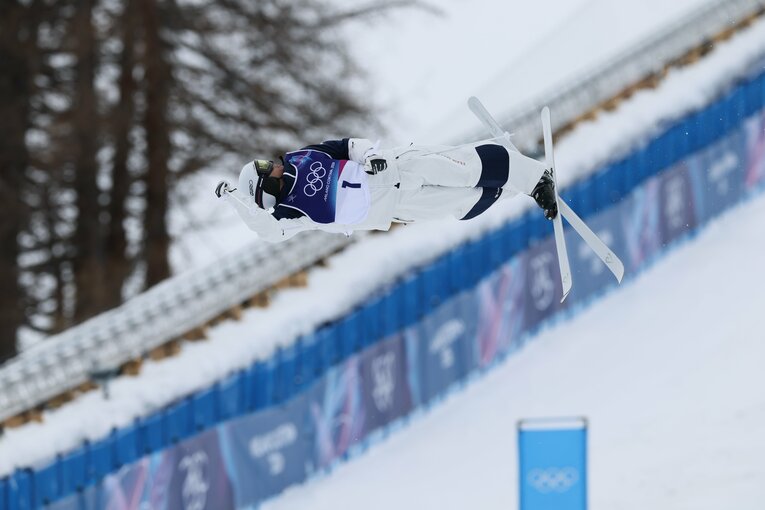 堀島の滑りを連続写真で　©Kaoru Watanabe/JMPA