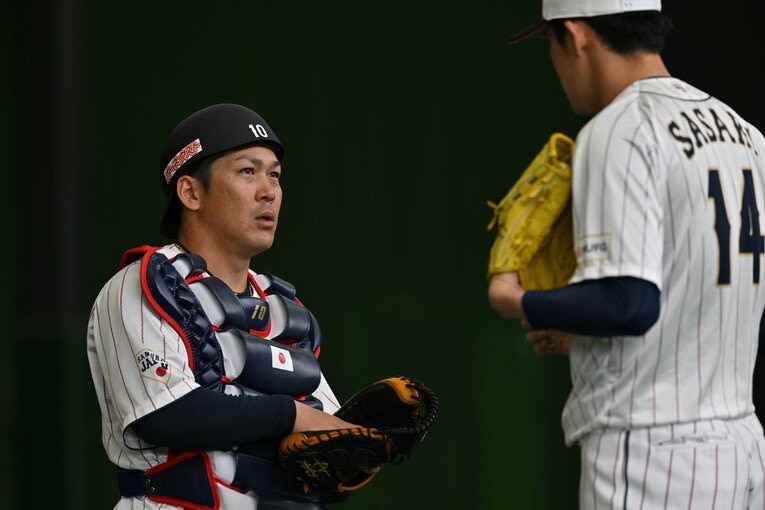 甲斐と佐々木朗希　©︎Hideki Sugiyama