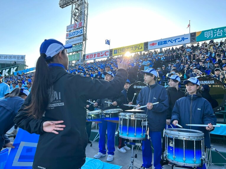 甲子園で人気の近江応援。日本航空石川の試合で友情応援する　©Yukiko Umetsu