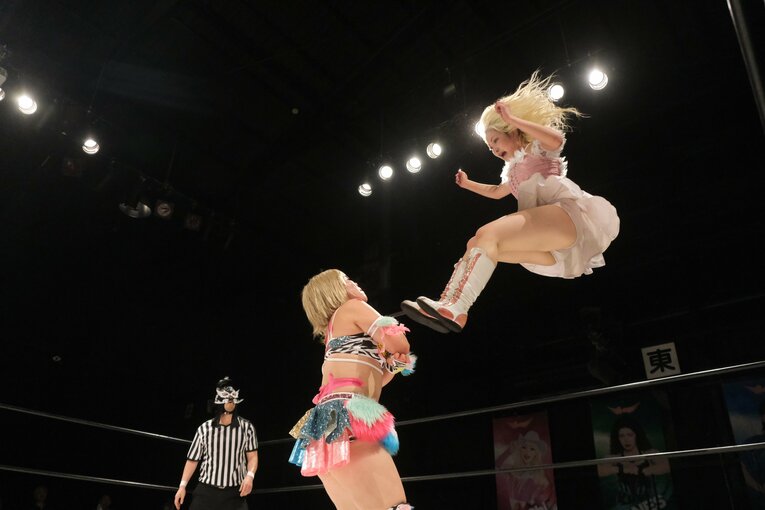 “闘うバービー人形”の急成長…見た目は派手でも練習熱心、Chi Chiをベテラン選手も絶賛「いきなり髪の毛掴んできたからね（笑）」(28)