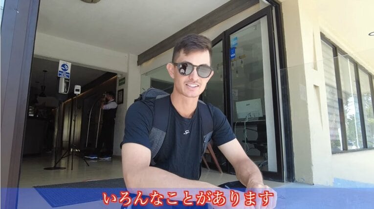 赤裸々に中南米でのい日々を語る乙坂　写真は乙坂智YouTubeチャンネル『NICORAZON』より
