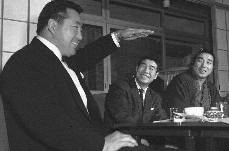 左から力道山、矢尾板貞雄、柏戸。新聞社主催の座談会に集まった昭和の格闘技ヒーローだ ／ photograph by NIKKAN SPORTS