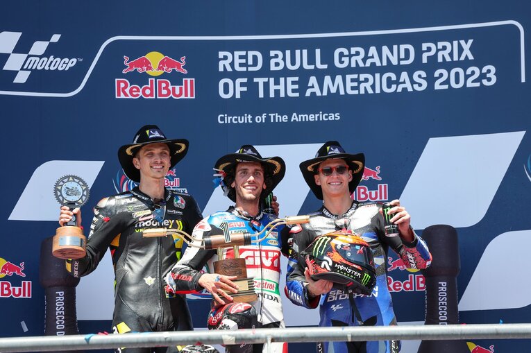 決勝レース1位はリンス（中央）、2位はドゥカティのルカ・マリーニ（左）、3位はヤマハのクアルタラロだった　©Satoshi Endo
