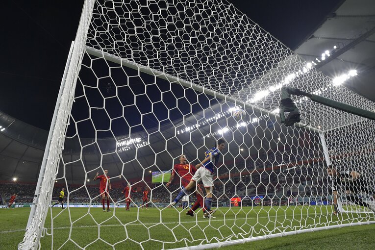 田中碧が身体全体を使って押し込む（奇跡のゴールシーン　16／57）　©Koki Nagahama/JMPA