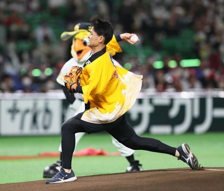 昨年3月には始球式にも登板　©Sankei Shimbun