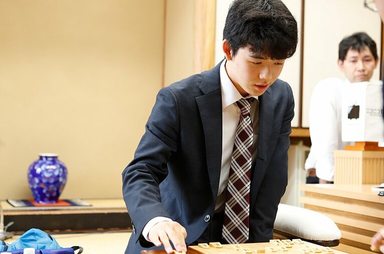 2017年6月の藤井聡太四段。奨励会三段リーグを1期で抜けて棋士の道へと駆け上がった　©Tadashi Shirasawa