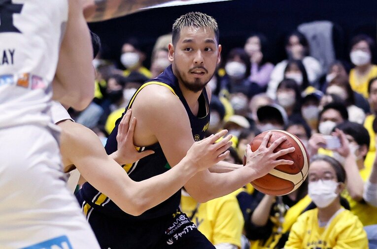 Bリーグ王者・宇都宮ブレックスで活躍する35歳の遠藤祐亮。近年は若手から移籍の相談を受けることも増えたというが、「仕事人」の答えは…？　©B.LEAGUE