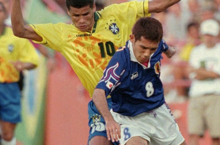 1996年アトランタ五輪ブラジル戦。決勝ゴールを挙げた伊東輝悦は今の日本とブラジルの距離をどう見ているのか ／ photograph by AFLO