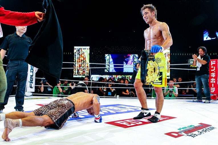 金原に敗れた直後、リング上で腕立て伏せをするKID　©Susumu Nagao