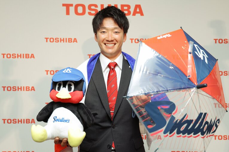 今年のドラフトでヤクルトに1位指名された吉村貢司郎（東芝）。國学院大時代の2019年、東芝でも2021年ドラフトで指名漏れを経験　©JIJI PRESS