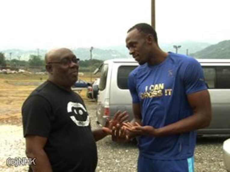 談笑するグレン・ミルズコーチ。ボルトの他に200m世界歴代2位のヨハン・ブレークらを指導している。