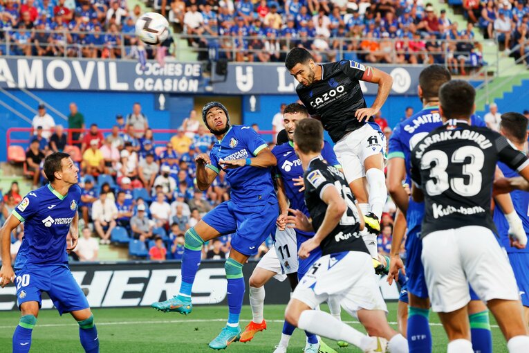 久保建英は「シルバらと共存・連動」が今のソシエダで最適解か　マンU戦勝利から中2日→“トップ下で迷った”古巣戦を撮って気づいたこと(34)