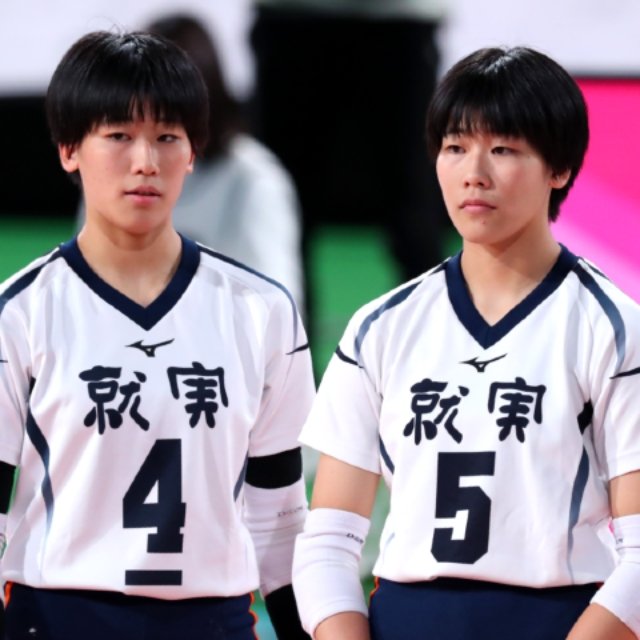 春高バレー王者・就実が誇る最強ツインズに“双子の母”大山加奈も「うちの子たちも十数年後には…」深澤姉妹が語った連覇への抱負