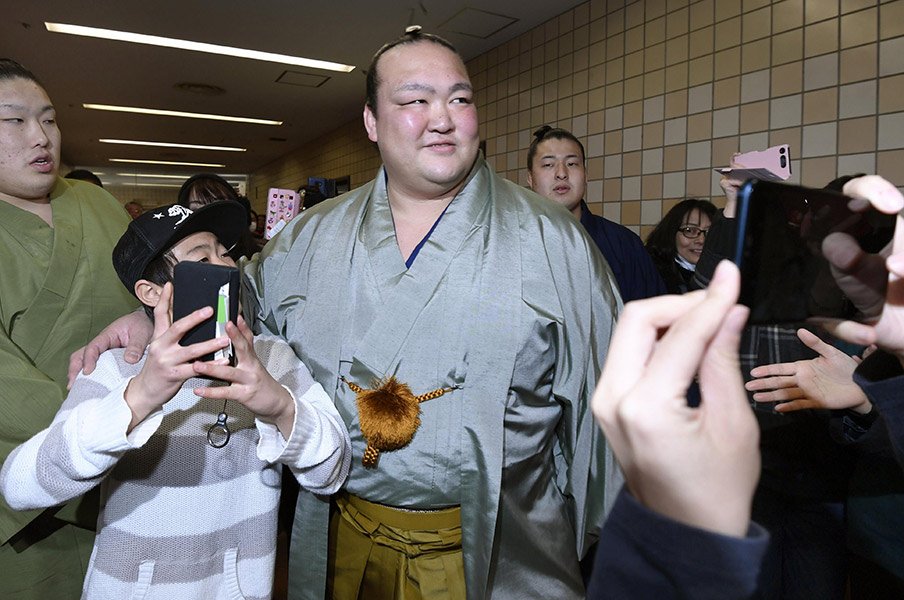 稀勢の里引退で各紙が繰り広げた 秘話合戦 から何が見えるか 相撲 Number Web ナンバー