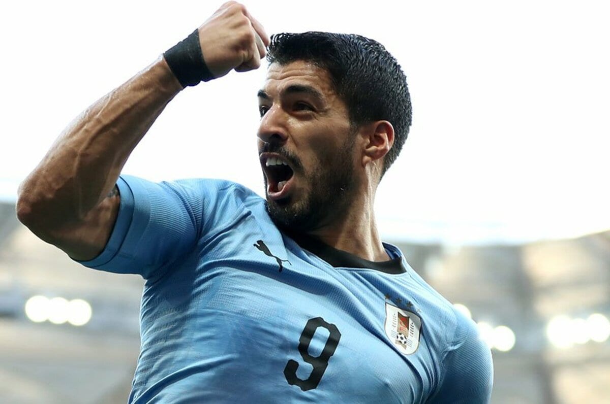 初恋の女性と二度と会えない」号泣スアレス16歳が「噛みつき、W杯で