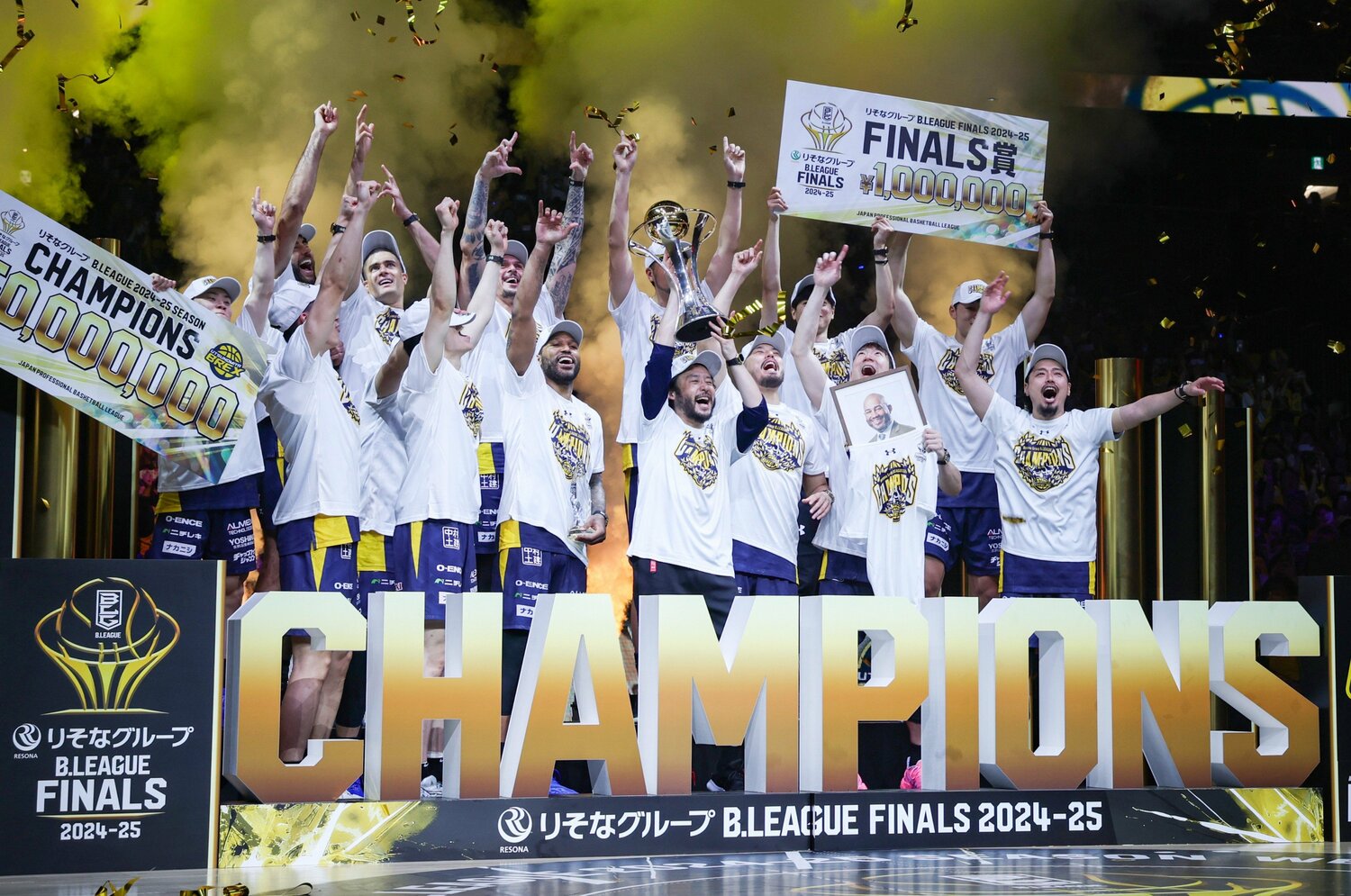 「自分はアンダードッグ」Bリーグ“3度目制覇”の宇都宮 田臥勇太でも、竹内公輔でもなく…唯一“全ての決勝で先発”「35歳の超苦労人」の正体とは?<Number Web> photograph by JIJI PRESS