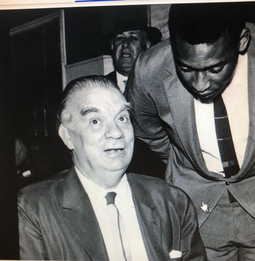 ペレと会話するマリオ・フィーリョ　※ネット氏提供