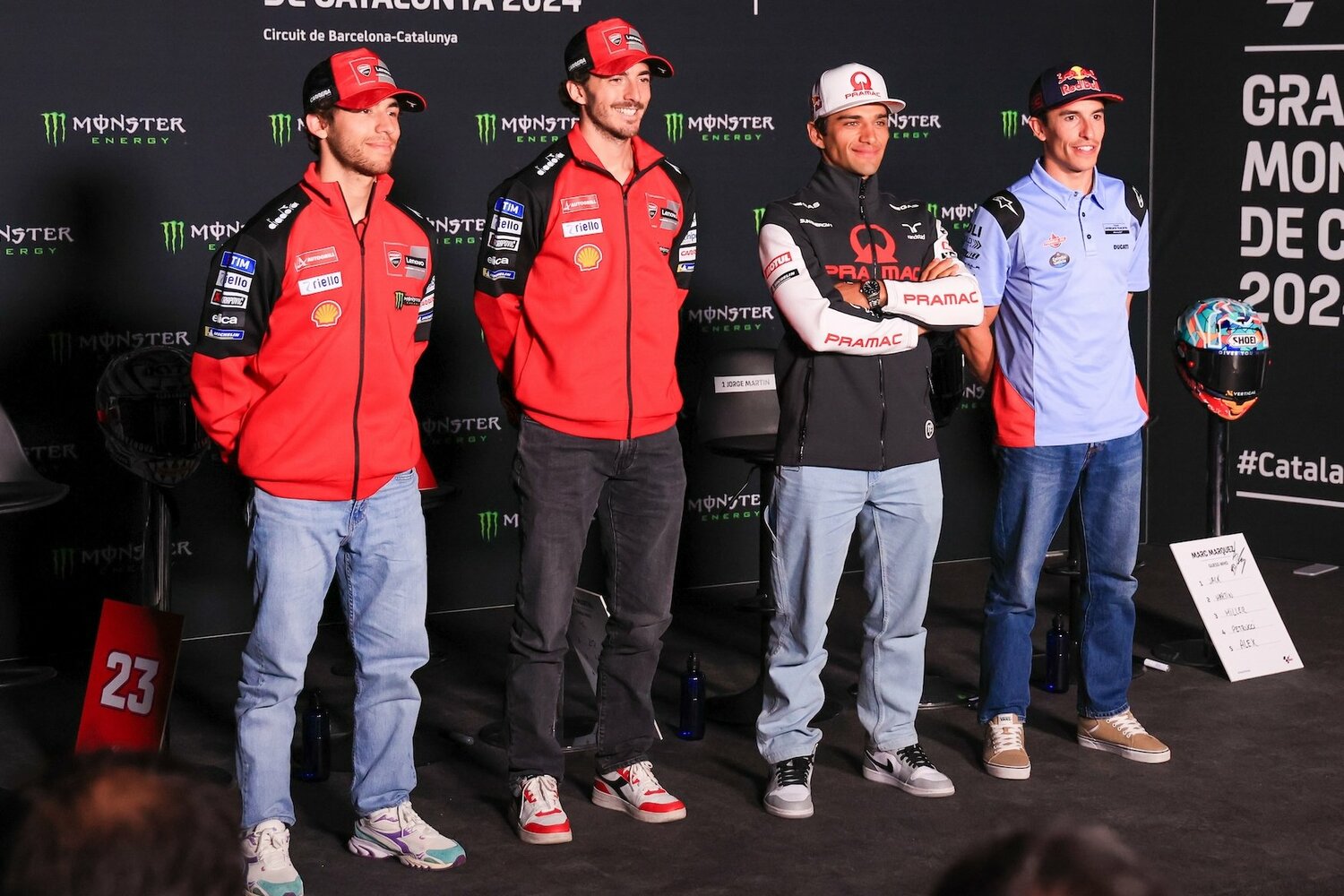 左からバスティアニーニ。バニャイア、ビニャーレス、マルケス。今回の一連の移籍騒動のキーマンたちが、カタロニアGPで顔を揃えていた　©Satoshi Endo