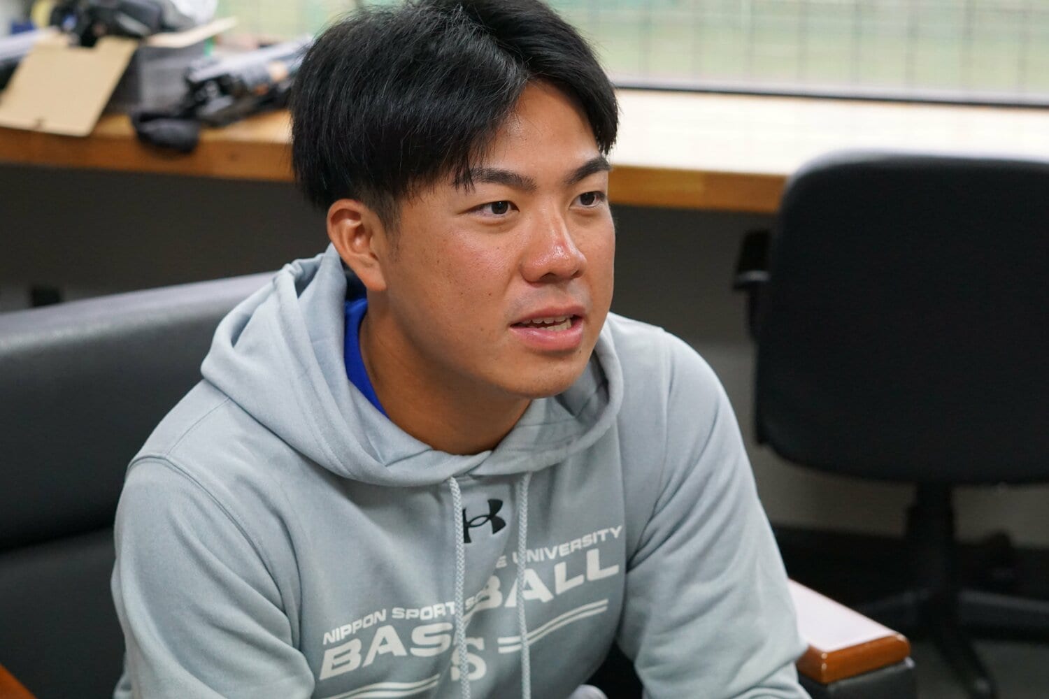 インタビューに応える佐々木大夢（日体大4年） ©Kei Nakamura