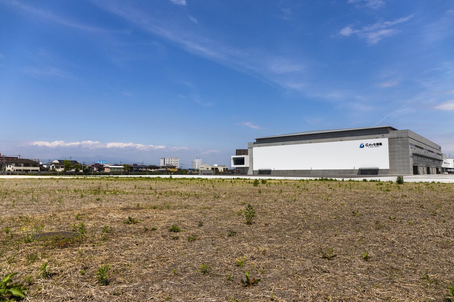 かつての第三コーナーあたりから競馬場ゴールがあった方を見てみる