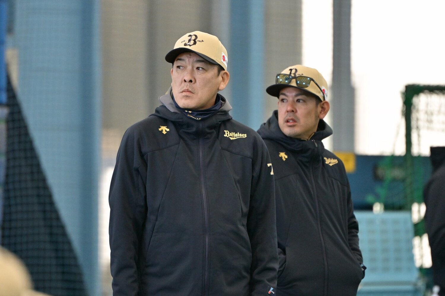 厚澤コーチ（左）と新任の比嘉コーチ　©︎Hideki Sugiyama