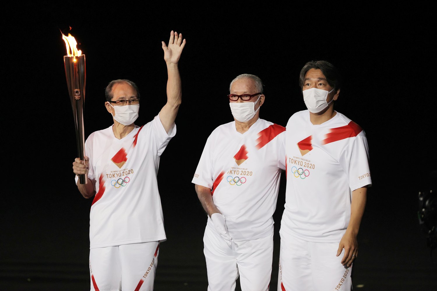 東京五輪開会式に聖火ランナーとして登場した、王貞治、長嶋茂雄、松井秀喜各氏　©JIJI PRESS
