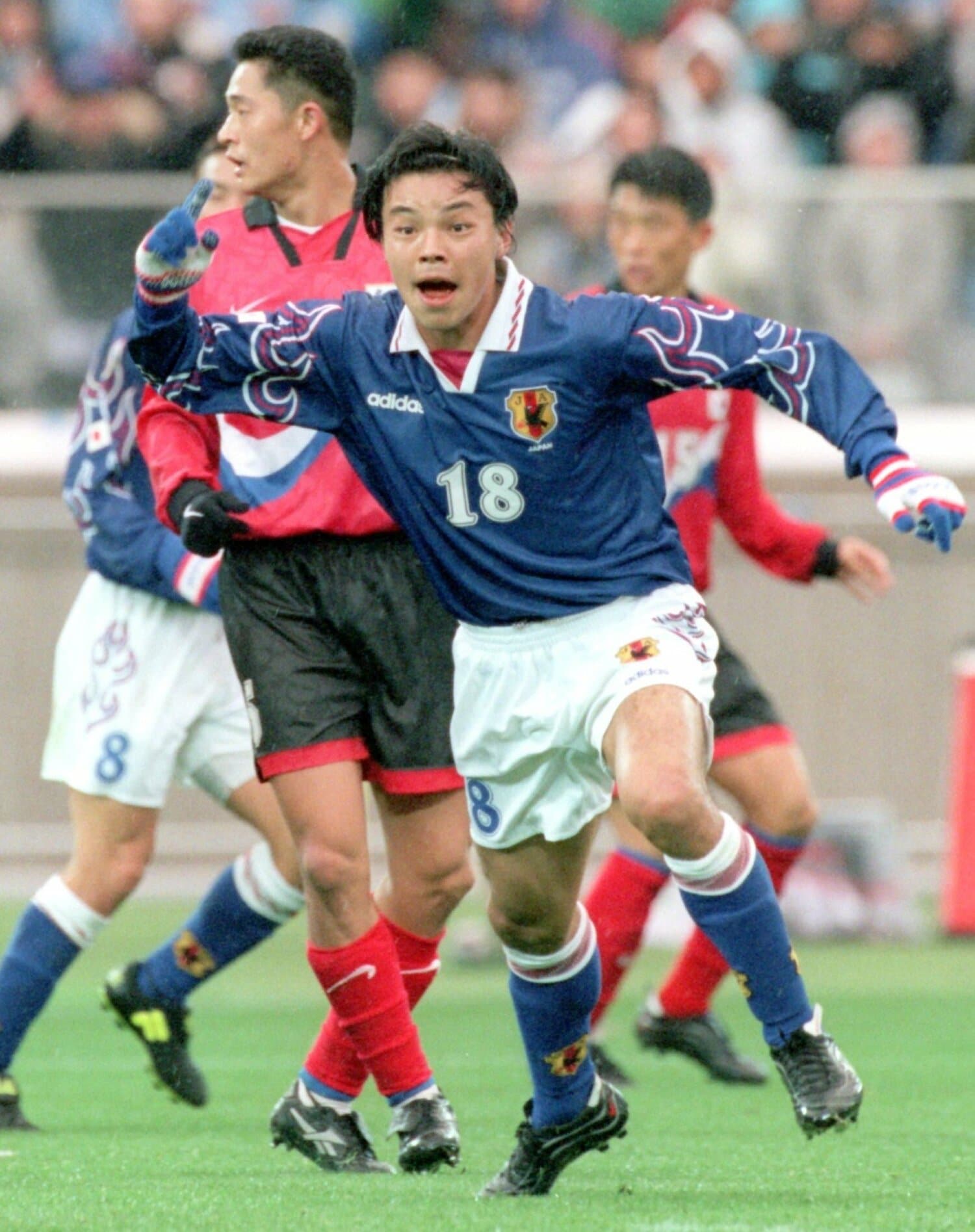 1998年に完成した横浜国際総合競技場。そのこけら落としは3月1日ダイナスティカップ、日本対韓国戦だった。試合は中山雅史と城彰二（写真）の得点で日本が2－0勝利　©Sankei Shimbun