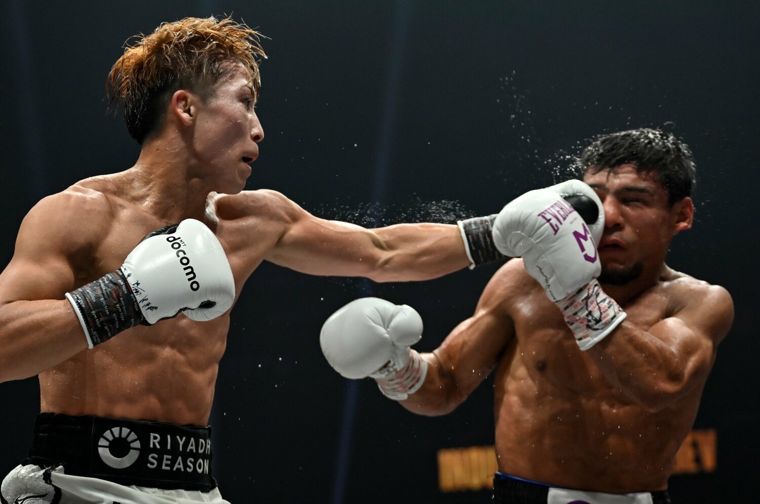 「MJ、なぜパンチを出さないんだ！」敗者アフマダリエフの混乱、コーチは叫んでいた…vs井上尚弥完敗の夜、日本人記者が聞いた「準備時間が足りなかった」発言＜Number Web＞ photograph by Hiroaki Finito Yamaguchi