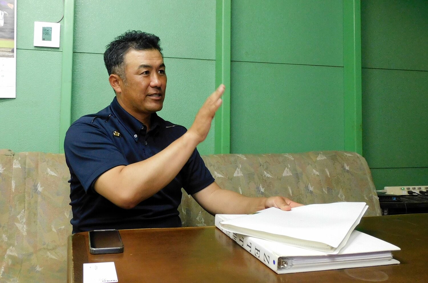 取材に応じてくれた掛川西・大石監督　©Jun Aida