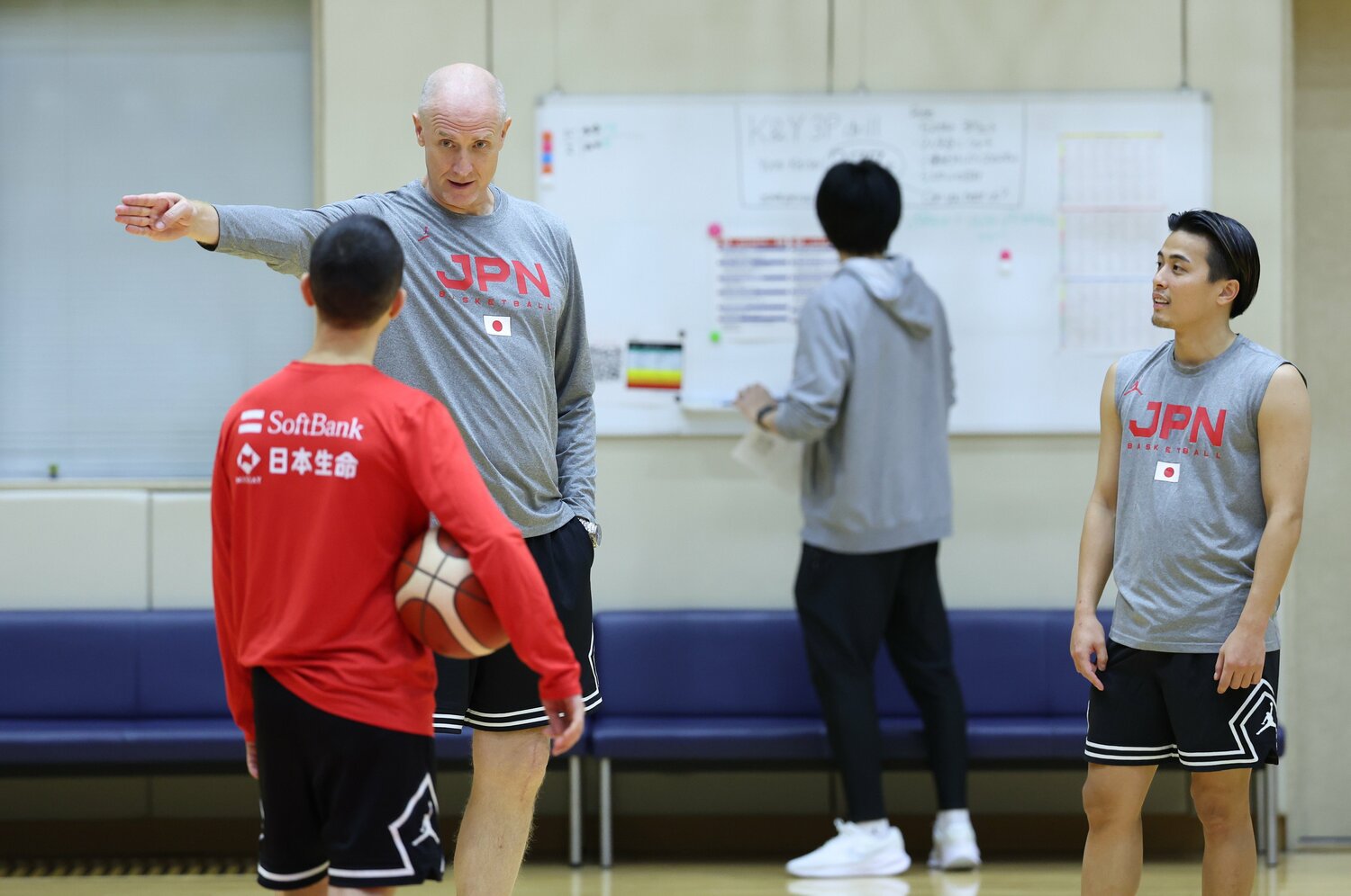 練習で指示を出すホーバスHC ©︎JIJI PRESS