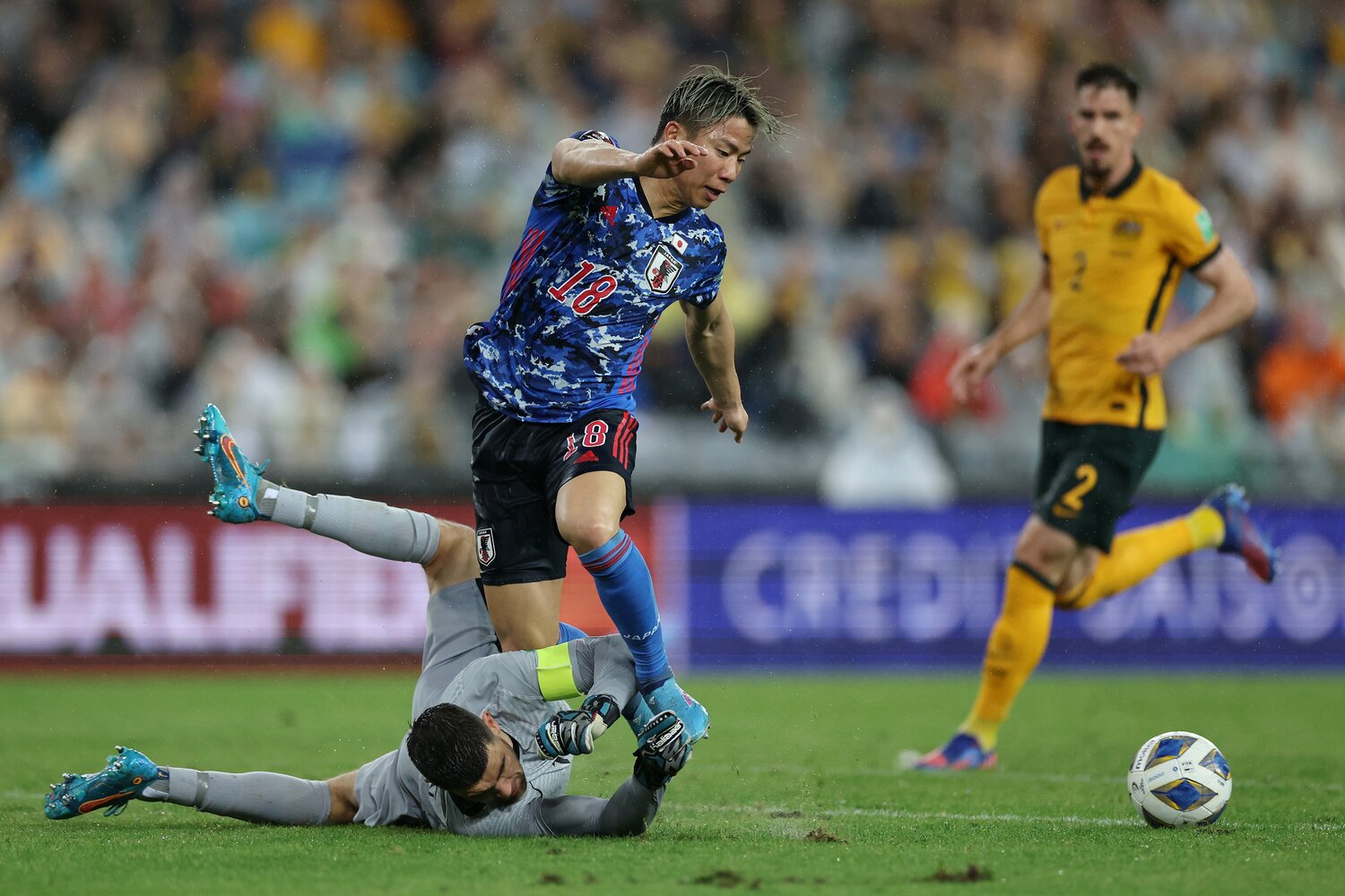 浅野拓磨は自慢の走力を活かして多くのチャンスを作り出した　©Getty Images