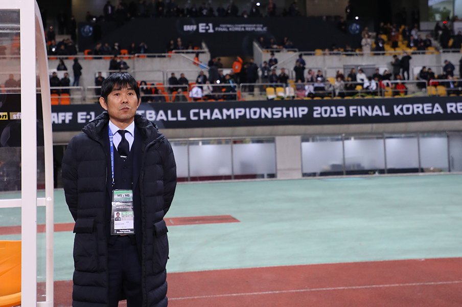 E-1決勝戦後の記者会見を一挙掲載。日韓両代表監督の「言葉」を比較する。＜Number Web＞ photograph by Kenzaburo Matsuoka/AFLO