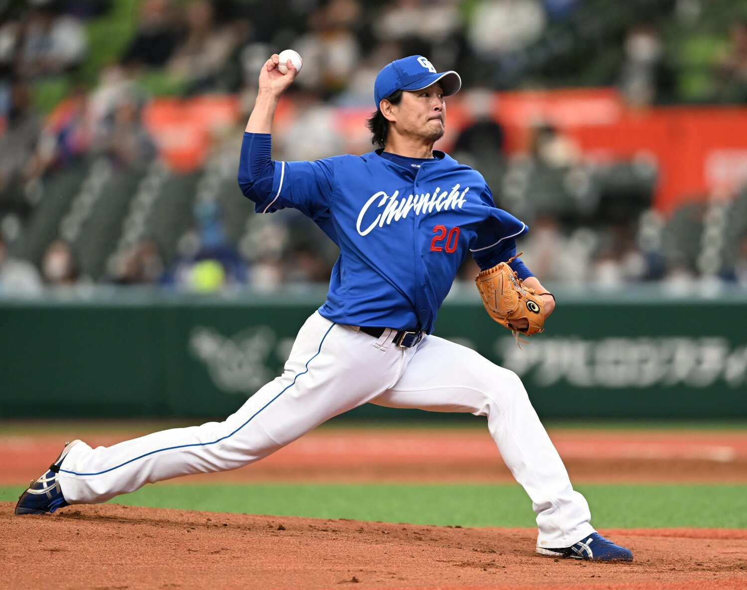 なかなか上昇気流に乗れないチームの中でも粘り強い投球を続けている涌井 ©︎JIJI PRESS