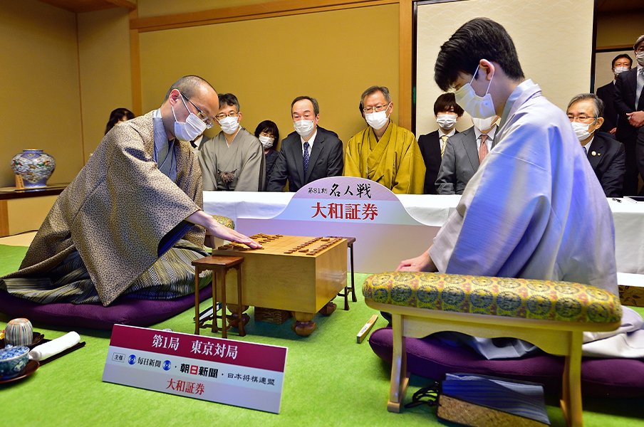 〈名人戦先勝〉藤井聡太竜王が小4で「名人をこす」と記して10年後の“頂上決戦”、渡辺明名人「最大の関心は…」それぞれの思いとは＜Number Web＞ photograph by 日本将棋連盟