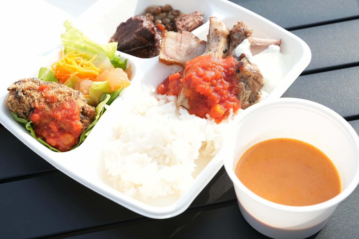 『コルポデラストレーガ』のスペシャルBOX（1600円）