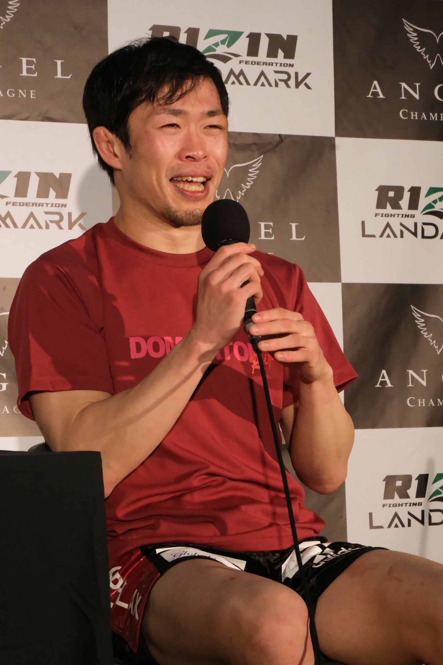 試合後は笑顔も見せた弥益　©Norihiro Hashimoto