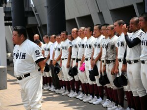 センバツ王者・大阪桐蔭はなぜ敗れたのか?「高校生は打てない」「大阪桐蔭史上最高のピッチャー」を擁したが…ベテラン記者が感じていた“ある不安”