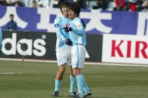 【この記事の写真】前田遼一のお手本となったゴン＆高原、本田や香川らの特徴を引き出した献身的なプレー、アジア杯韓国戦のゴールも（10枚）