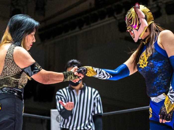 タイガー・クイーンに立ち塞がった“師匠”ジャガー横田と越中詩郎のヒップアタック…佐山聡が新技考案中、次戦は彩羽匠＜Number Web＞ photograph by Takuya Sugiyama