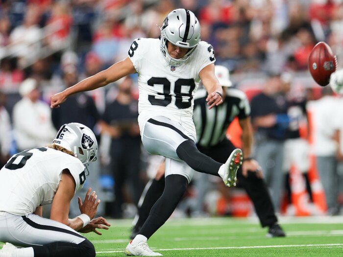 「言い訳にはならない」NFLで“日本人初得点”の快挙でも…レイダース・松澤寛政に“笑顔なき理由” なぜ「難しくない」はずのキックが決まらなかった？＜Number Web＞ photograph by Naoki Kitagawa