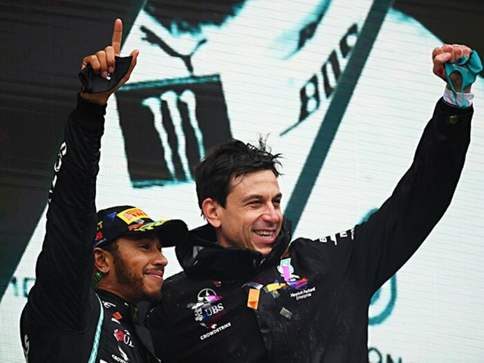 「ハミルトンが勝てるレースではなかったのに…」 競争力が低いマシンで最多王座を決めた“特別な何か”＜Number Web＞ photograph by Getty Images