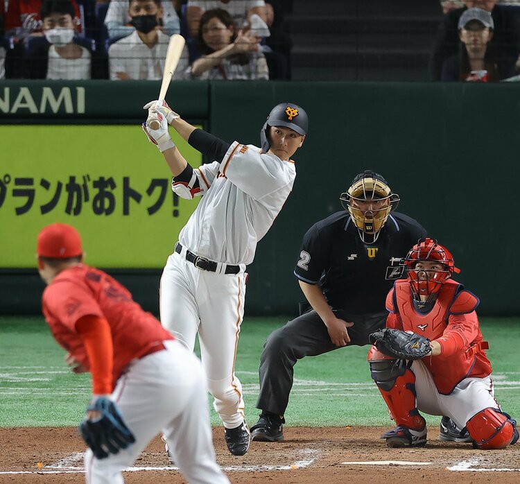 身長2メートル！ 巨人・秋広優人（20歳）がプロ初本塁打で一皮むけた？ 松井秀喜の背番号55を継承する”若き大砲”に期待がふくらむ理由 - プロ野球  - Number Web - ナンバー