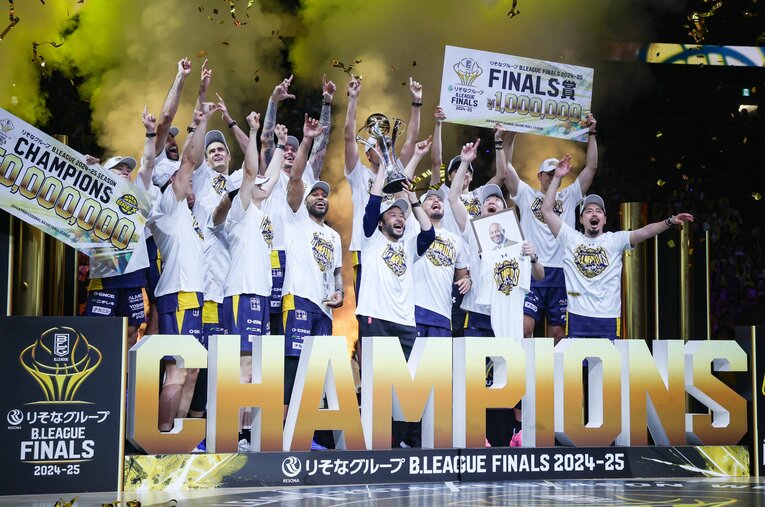 Bリーグファイナルを制し3度目の戴冠を果たした宇都宮ブレックス。その3度の決勝戦で全試合スタメン出場を果たした「たった一人」の選手とは？ ／ photograph by JIJI PRESS