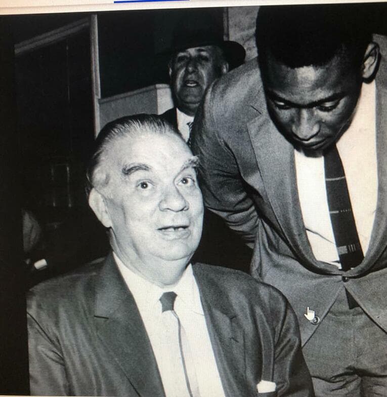 ペレと会話するマリオ・フィーリョ　※ネット氏提供