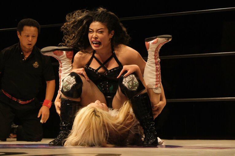 「圧倒される肉体美」を目指す新人女子プロレスラー…コンテストにも出場するZONESが語る“理想像”「実は体重が10kg減ったんです」(20)