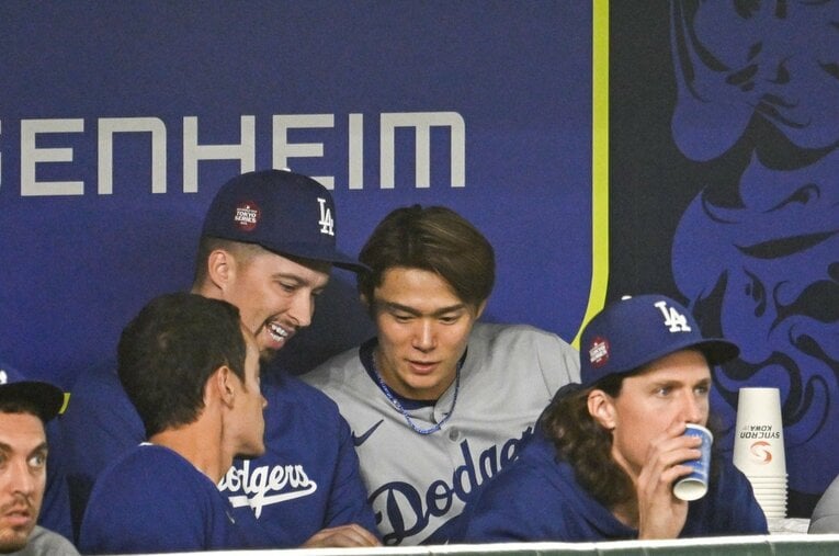 実は春先からけっこう距離が近かったスネルと山本。ハイレベルな先発投手どうし、認め合えるものがあるのか　©Nanae Suzuki