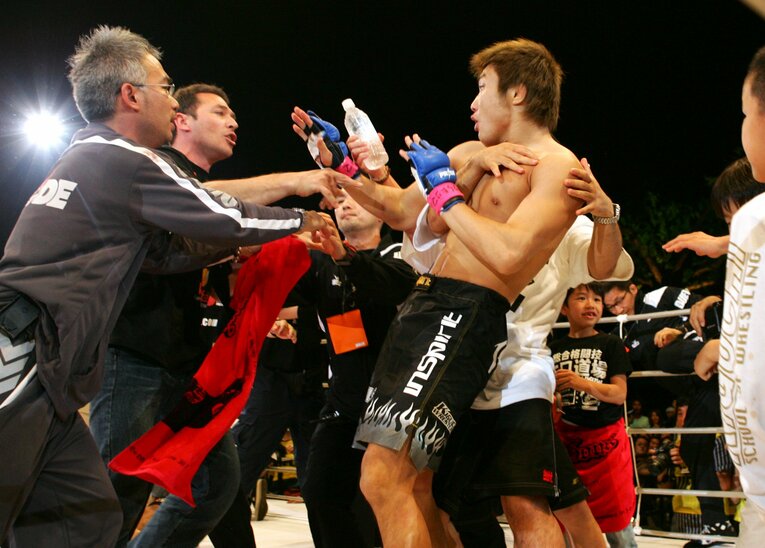 アゼレード陣営は五味に猛抗議