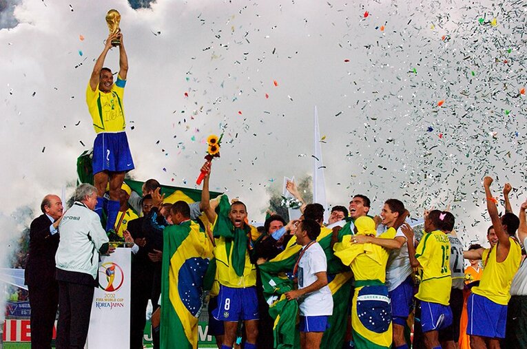 2002年W杯で優勝したブラジル代表。しかしその連盟会長は疑惑ばかりがつきまとう　©Sports Graphic Number/JMPA