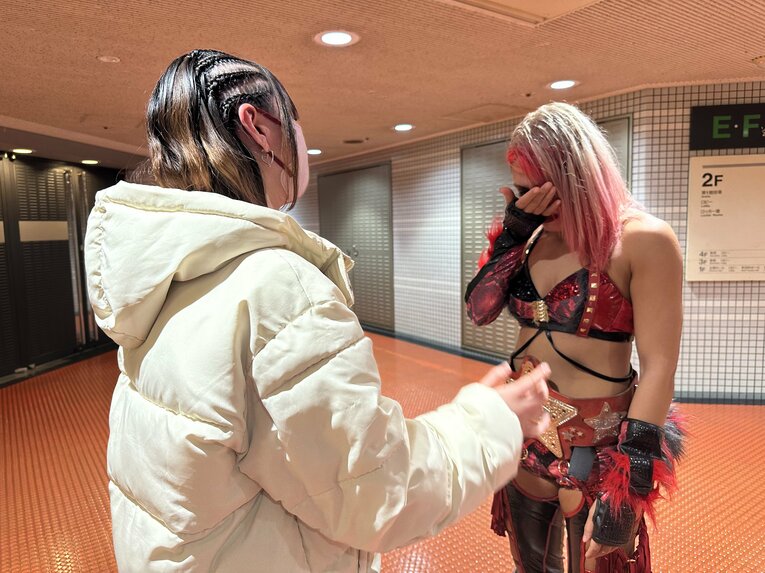 「ジュリアvs鈴季すず」はなぜ“最高に映える”タイトルマッチだったのか？ 試合直後の“姉妹”が明かしたそれぞれの「25分4秒」(20)