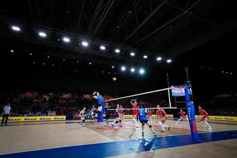 石川真佑（VNLセルビア戦）©︎Volleyball World